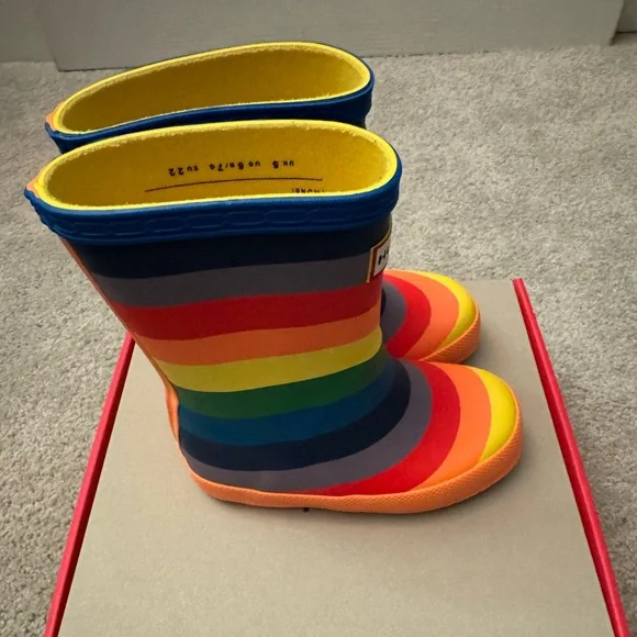 NEW in Box Hunter Kids’ Classic Waterproof Rain Boots, Rainbow 🌈, Toddler 6M - Picture 5 of 12